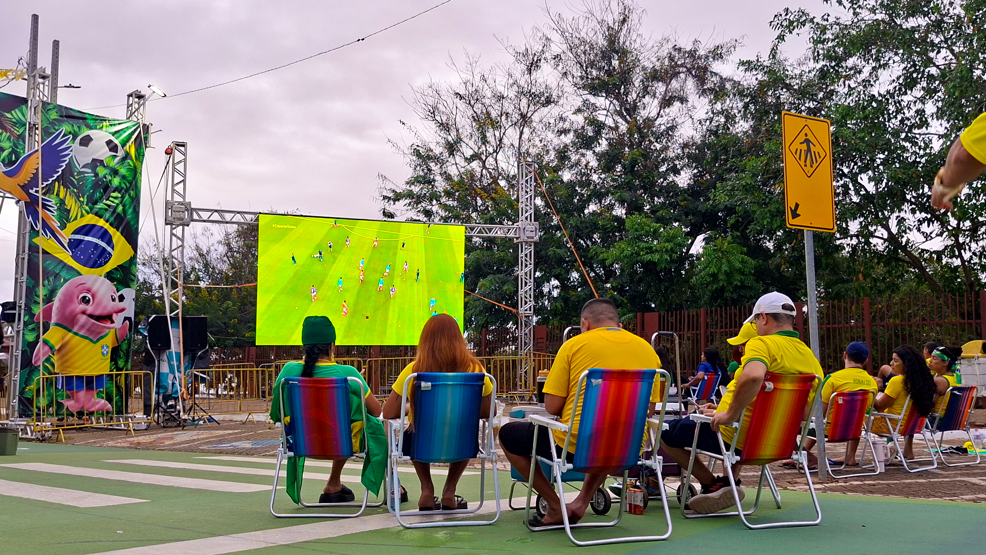COPA DO MUNDO - Rua do Hexa reúne famílias, amigos e torcedores em mais um jogo do Brasil 