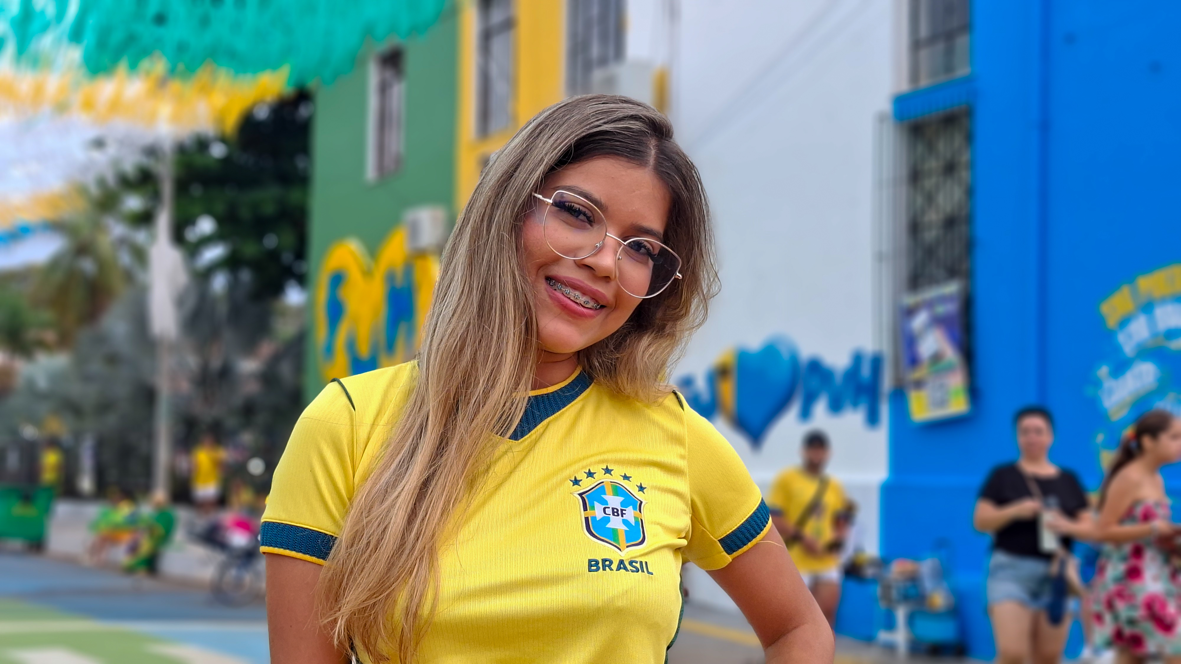 COPA DO MUNDO - Rua do Hexa reúne famílias, amigos e torcedores em mais um jogo do Brasil 