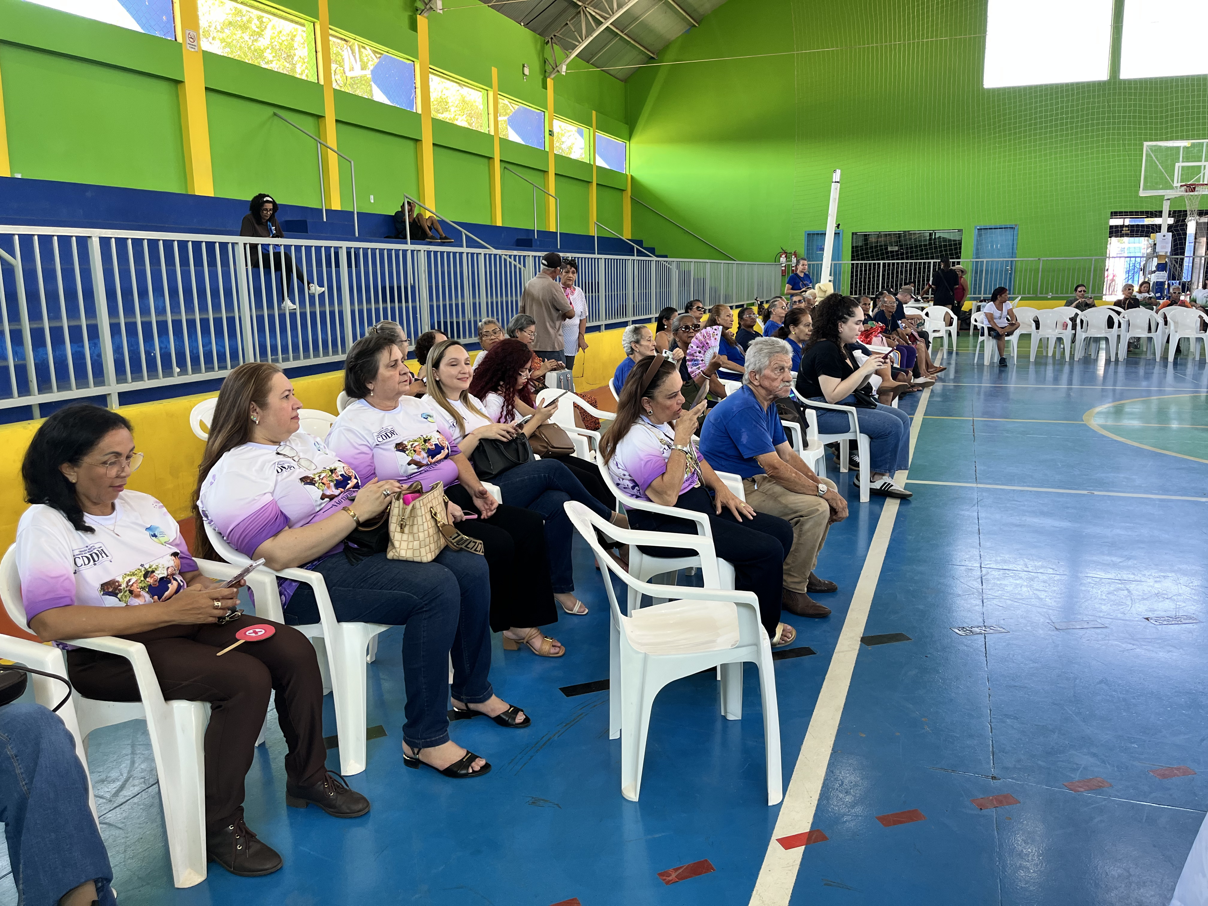 BEM-ESTAR - Um dia para quem cuidou de tantas histórias: idosos vivem manhã de acolhimento e serviços 