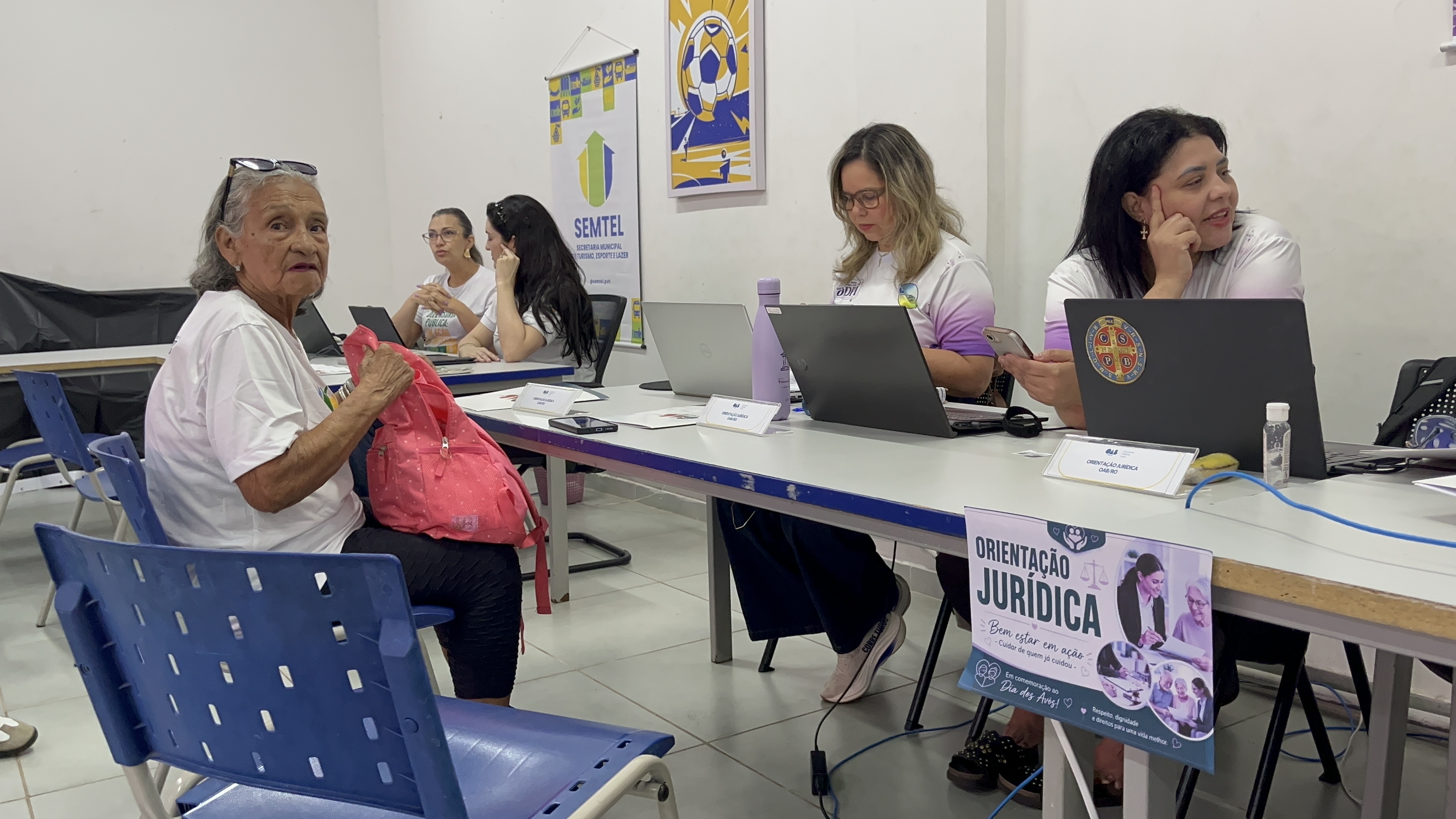 BEM-ESTAR - Um dia para quem cuidou de tantas histórias: idosos vivem manhã de acolhimento e serviços 