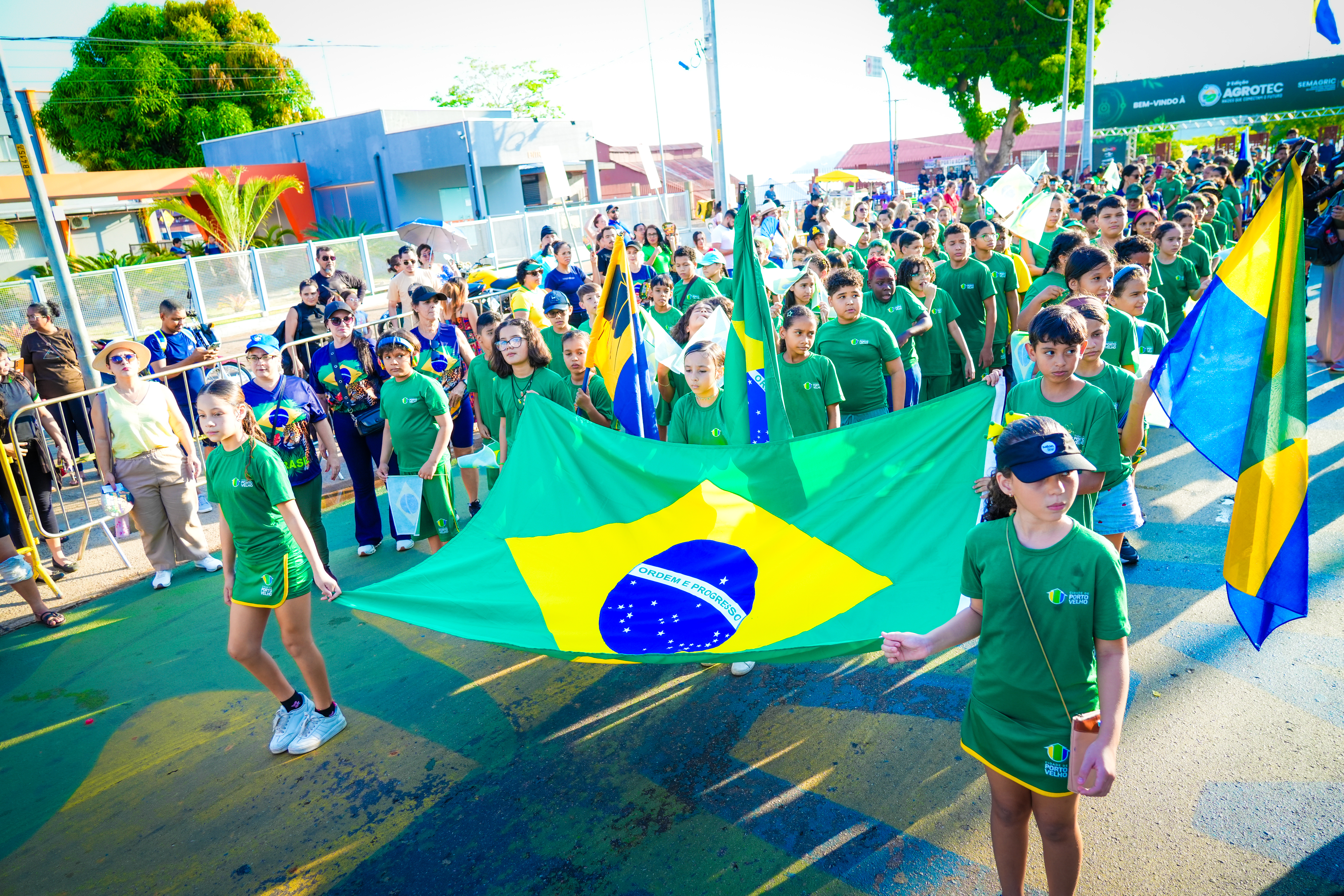 MARCHANDO PELA EDUCAÇÃO - Estudantes dão início às celebrações da Semana da Pátria em Porto Velho