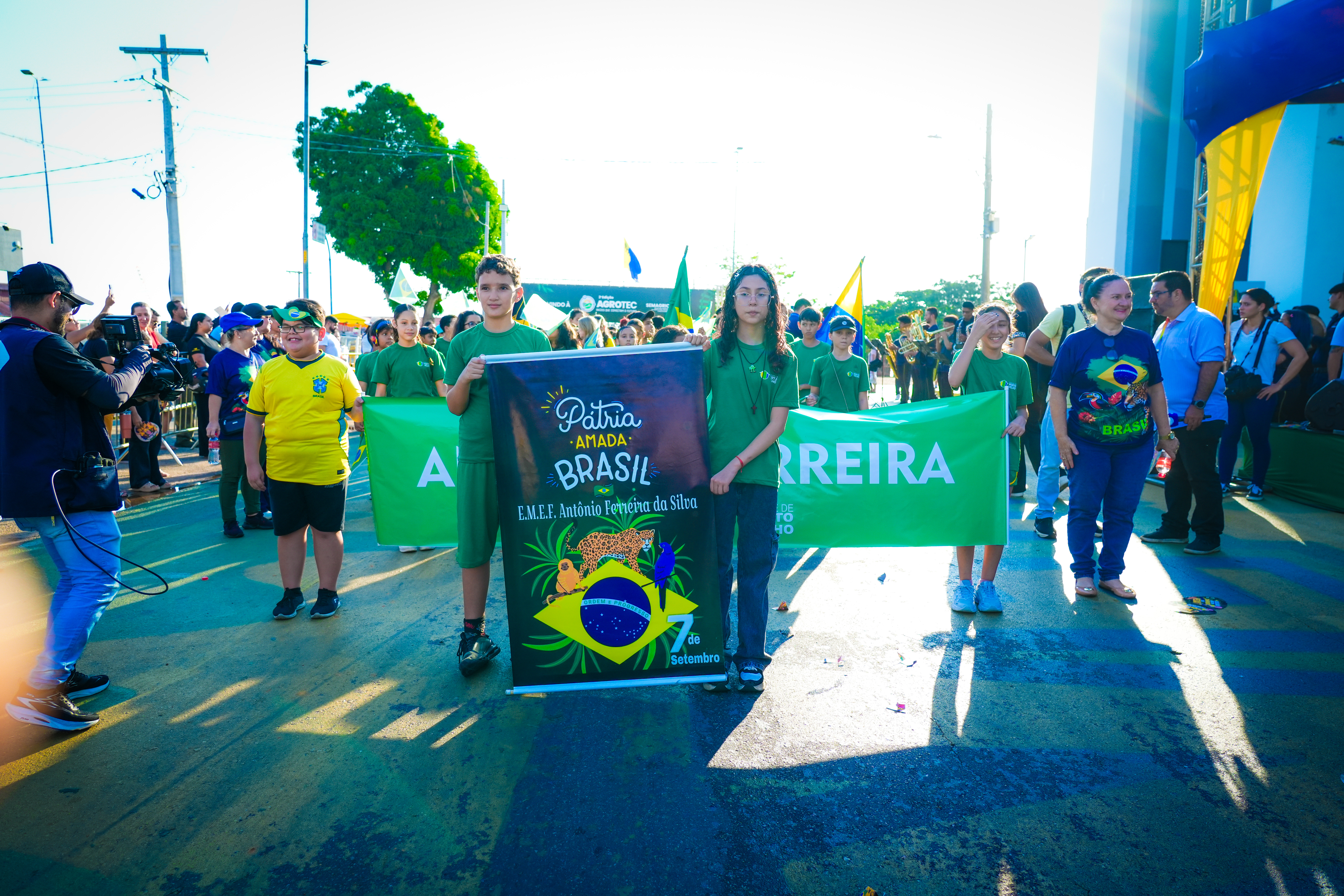 MARCHANDO PELA EDUCAÇÃO - Estudantes dão início às celebrações da Semana da Pátria em Porto Velho