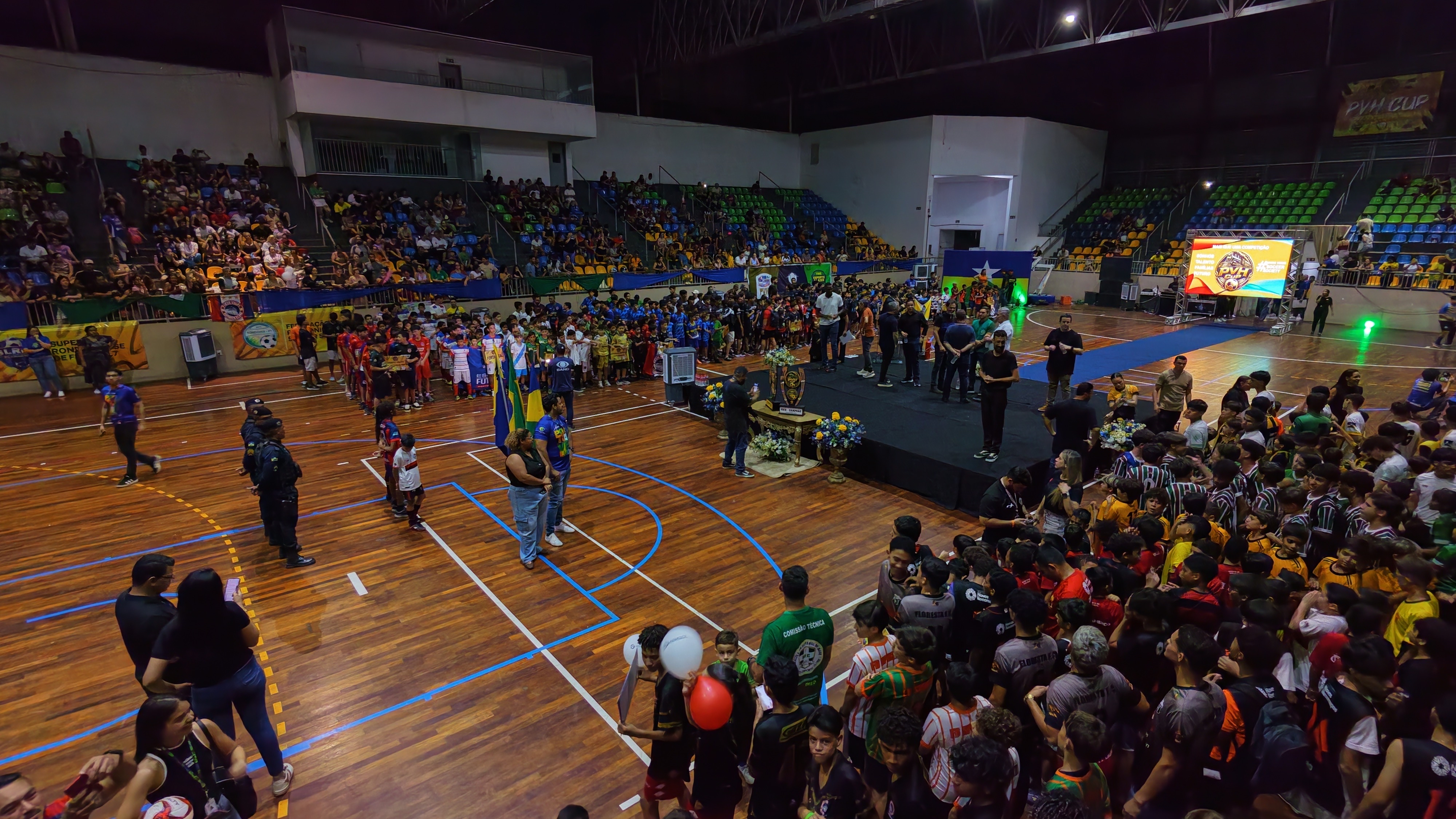 ESPORTE DE BASE - Cerimônia abre PVH Cup e reúne jovens talentos do futebol em Porto Velho