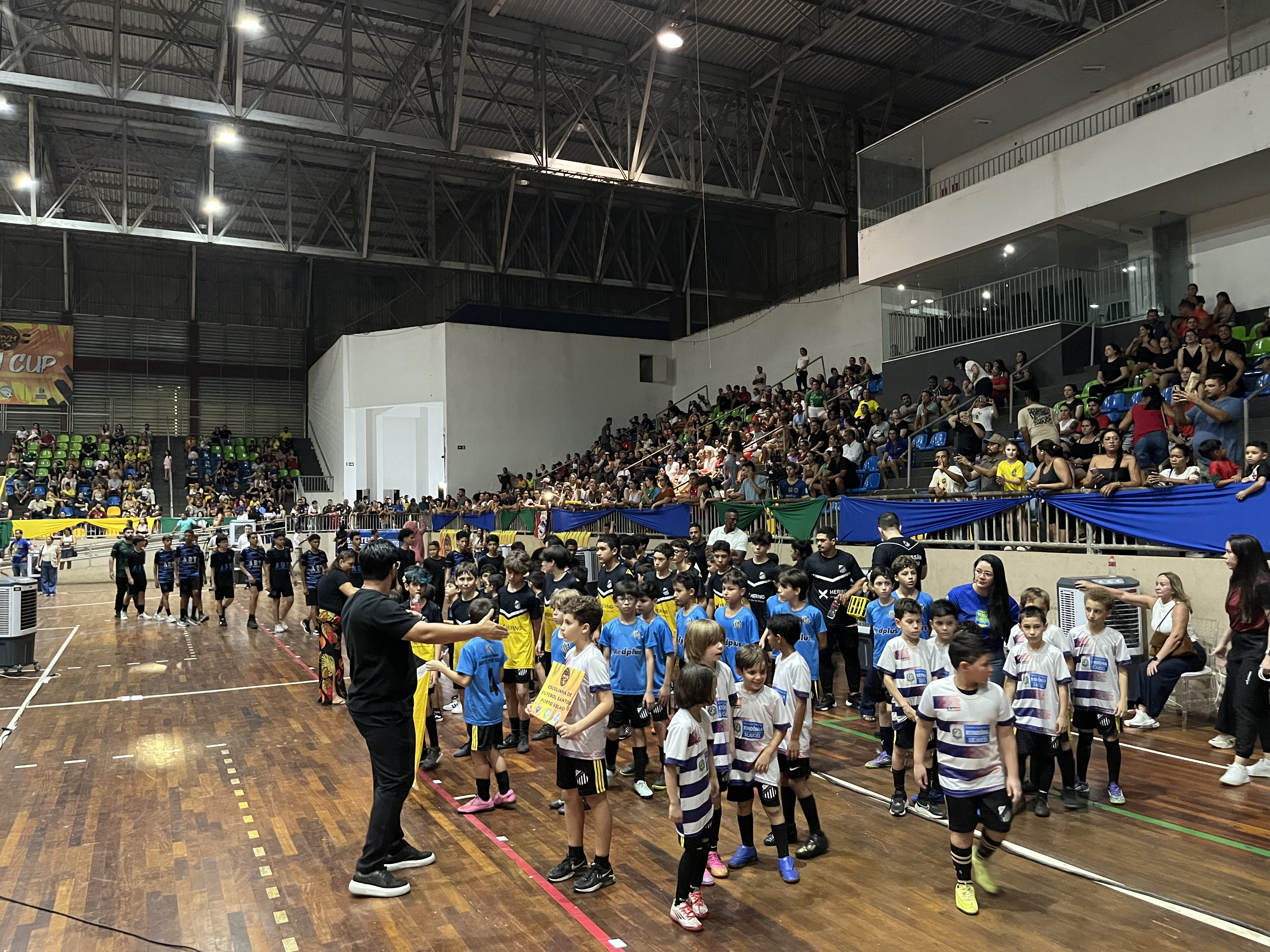 ESPORTE DE BASE - Cerimônia abre PVH Cup e reúne jovens talentos do futebol em Porto Velho