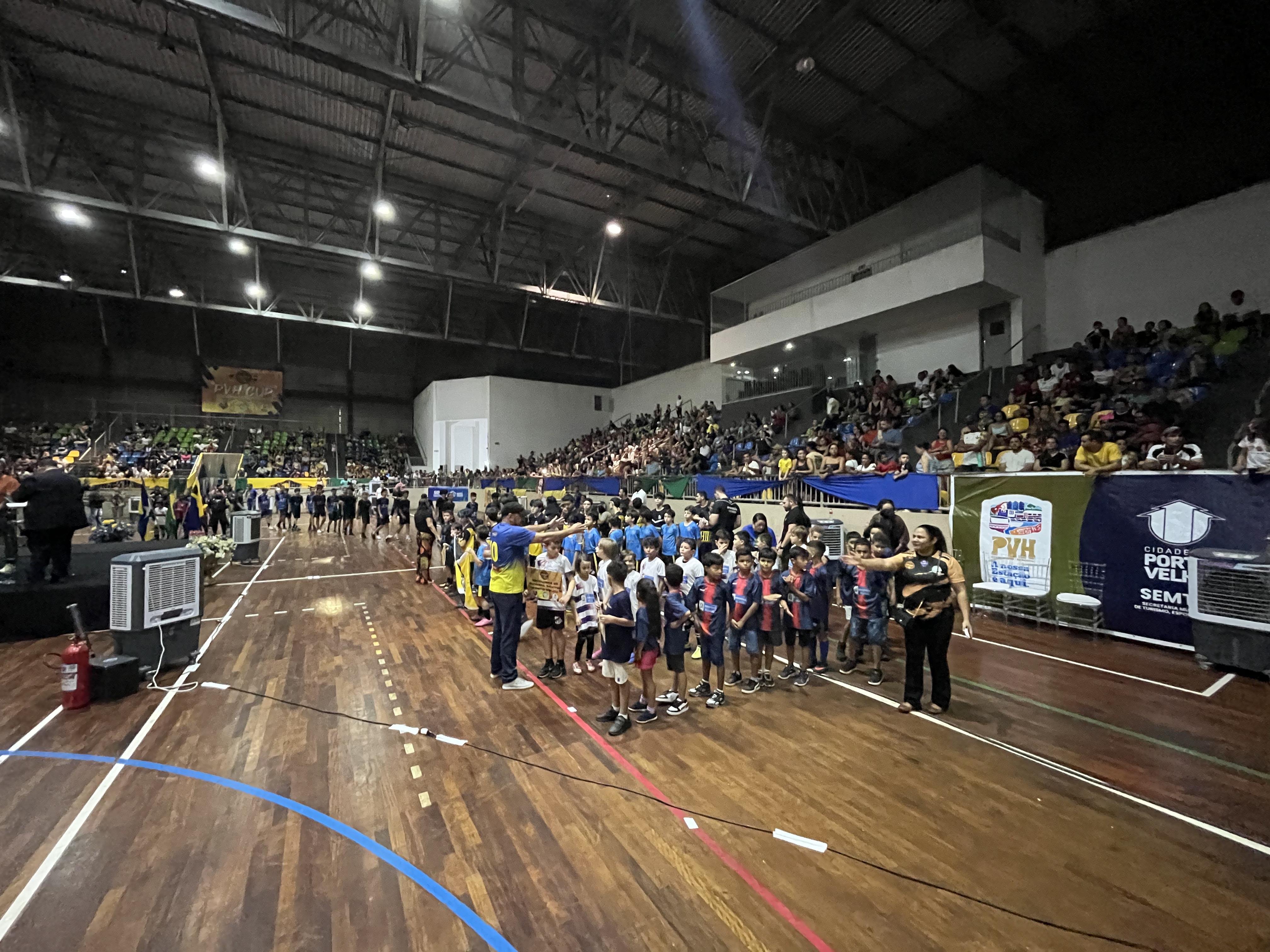 ESPORTE DE BASE - Cerimônia abre PVH Cup e reúne jovens talentos do futebol em Porto Velho