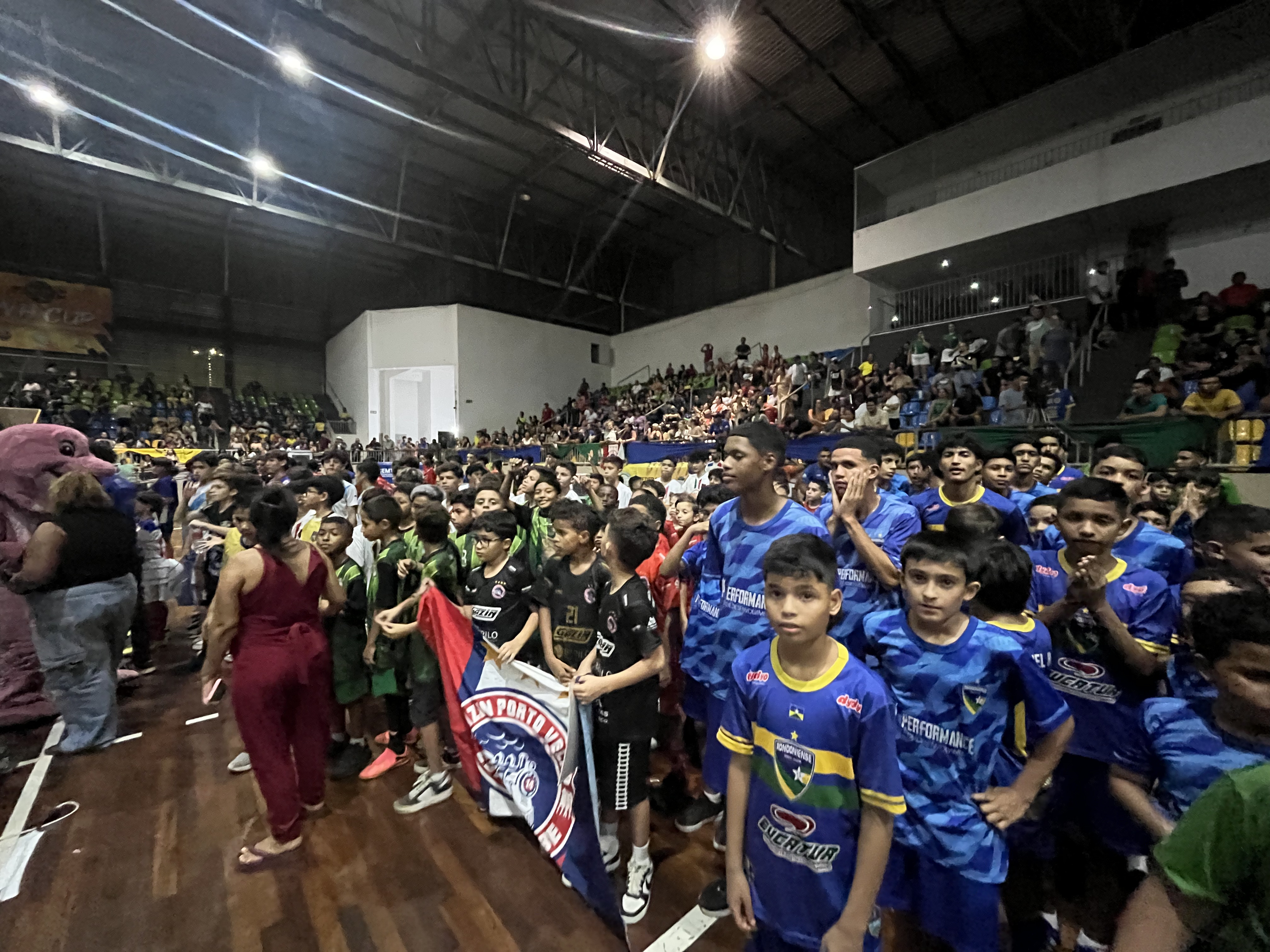 ESPORTE DE BASE - Cerimônia abre PVH Cup e reúne jovens talentos do futebol em Porto Velho