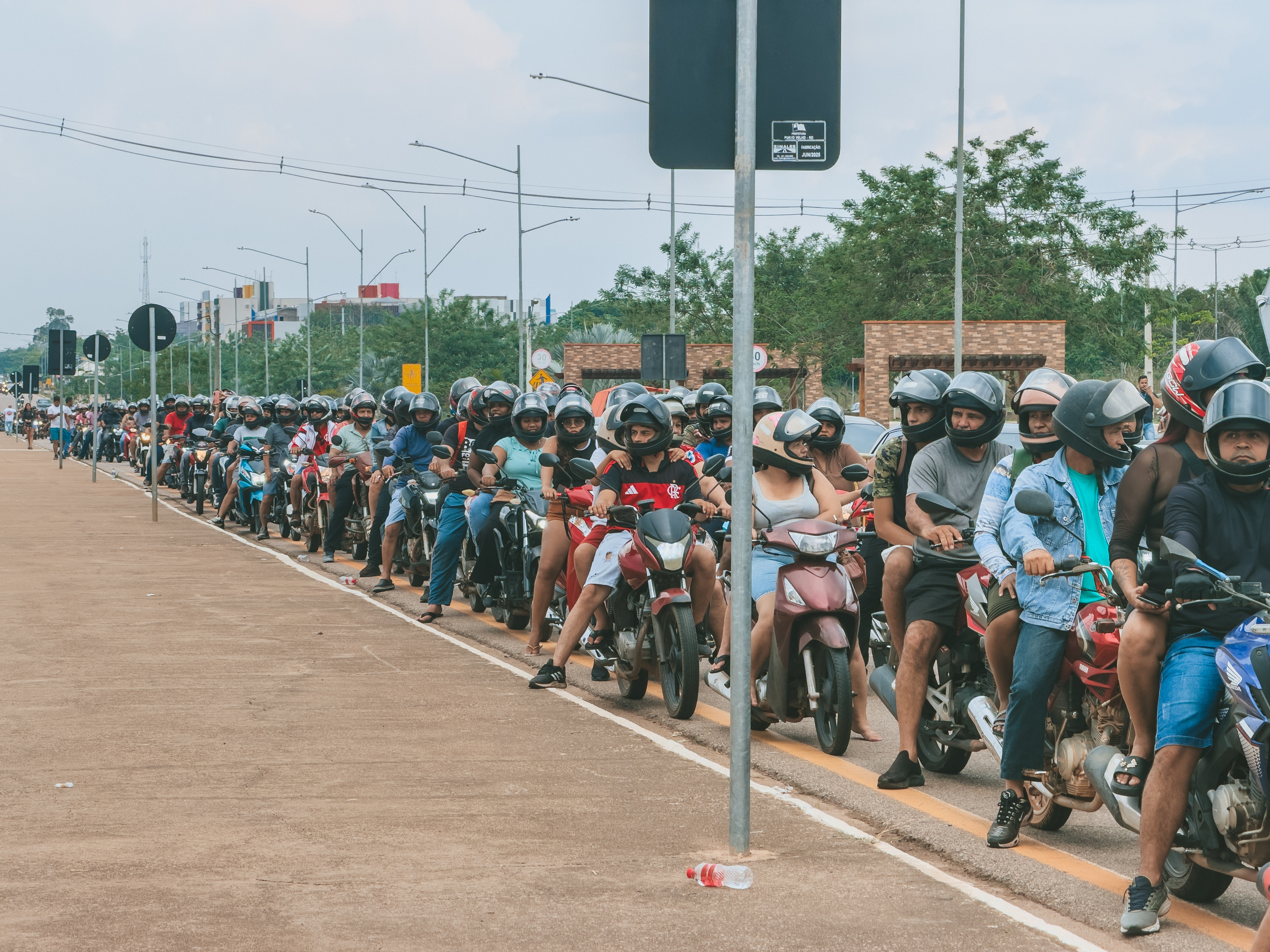 ENTREGA - 600 capacetes foram entregues na semana nacional de trânsito