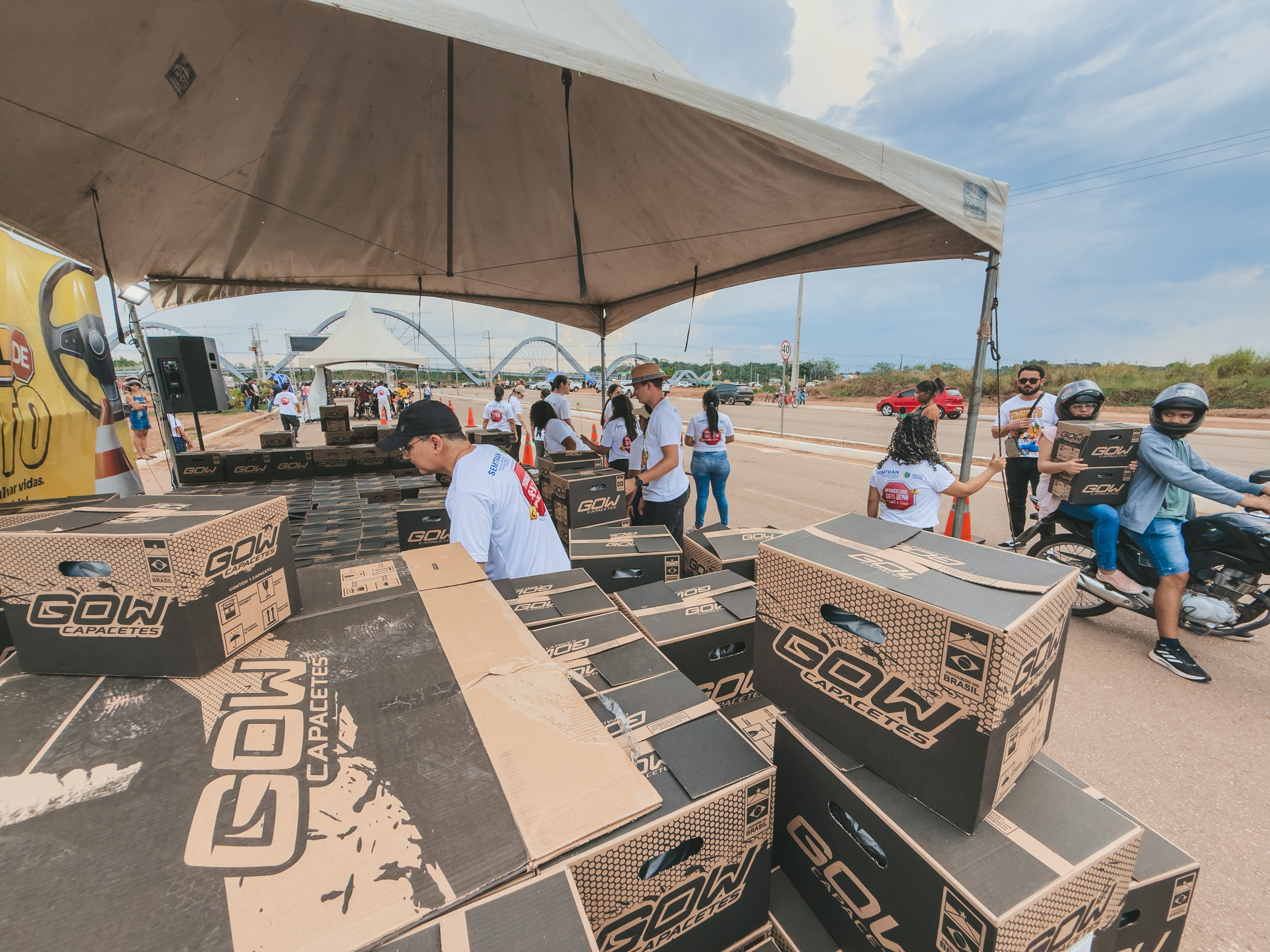ENTREGA - 600 capacetes foram entregues na semana nacional de trânsito